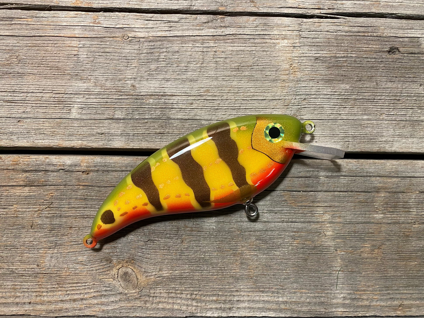 Knubbisen - Wobbler 95g / 15cm PeacockBass